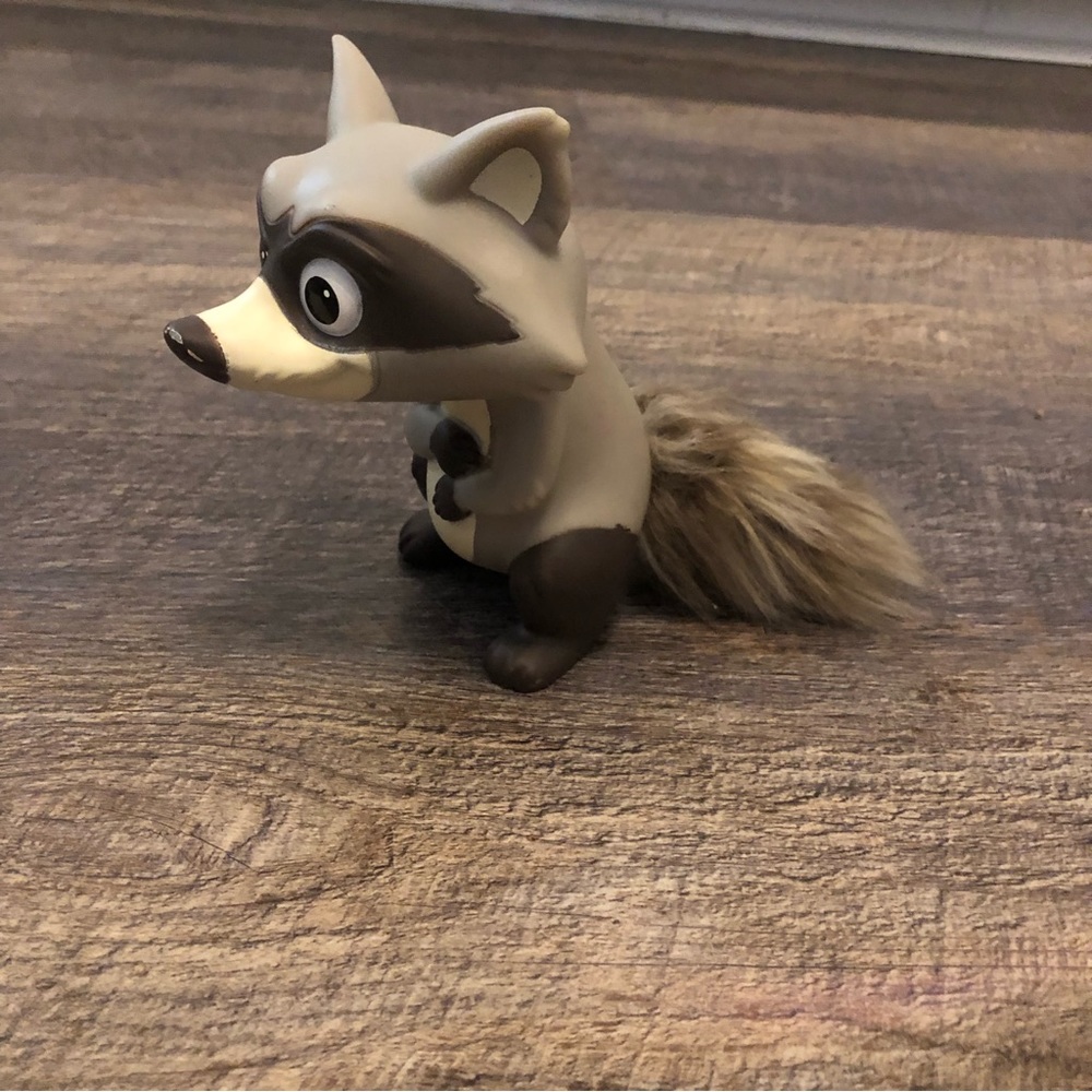 Disney Pixar Pocahontas Meeko Raccoon